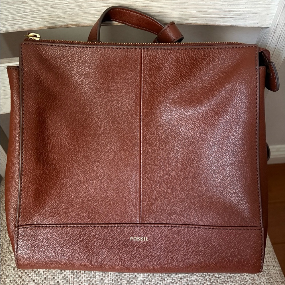 Fossil Brown Leather Messenger Bag with Classic Design